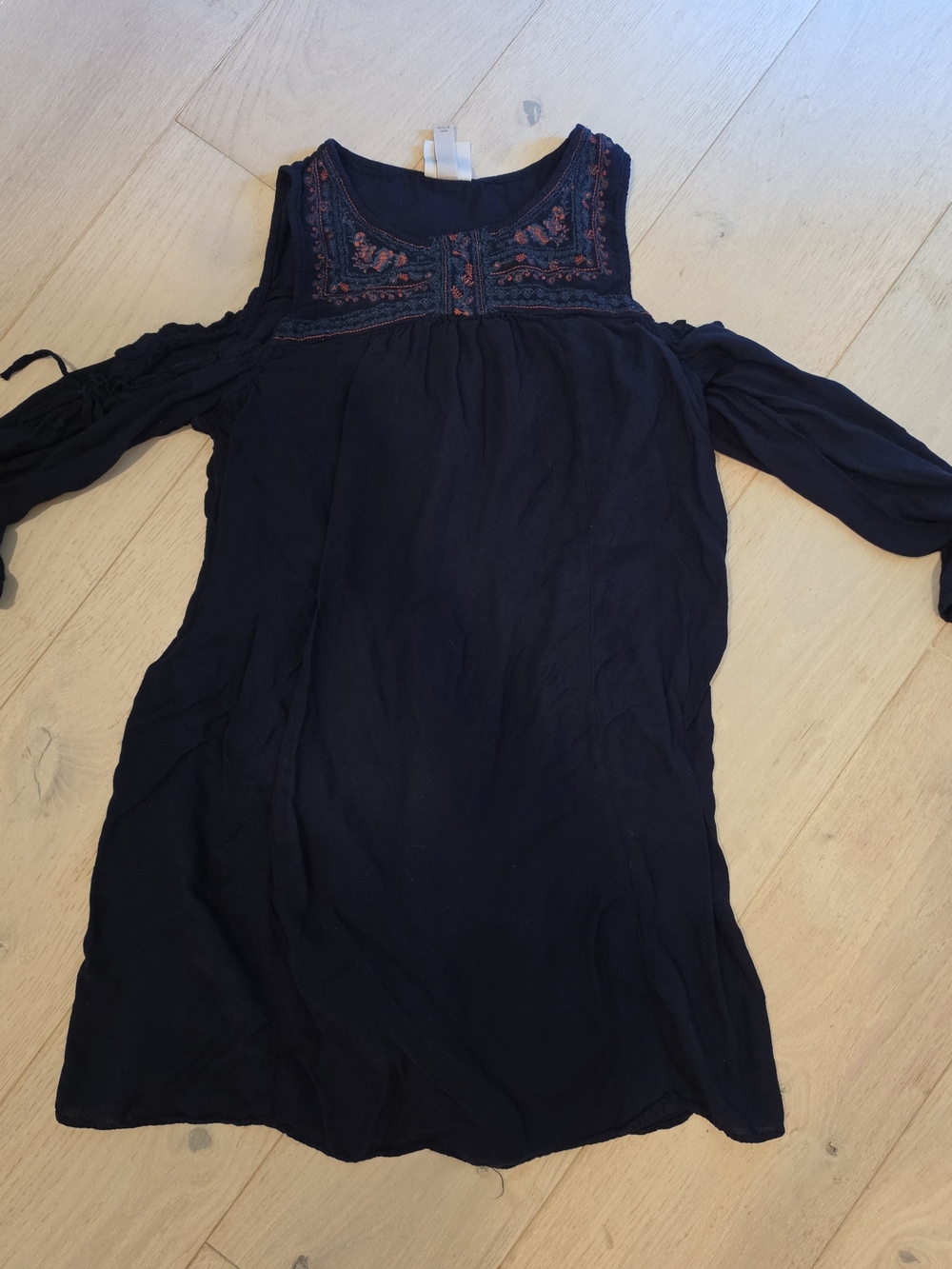 Knox Rose Navy Cold-Shoulder Embroidered Long-Sleeve Dress